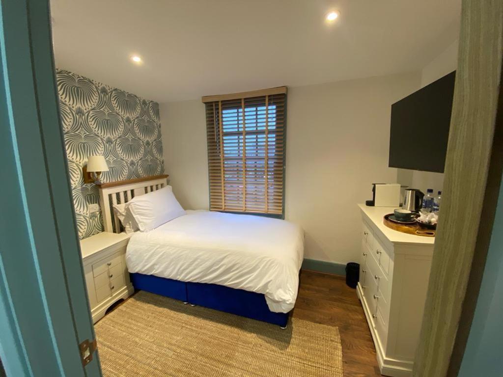 The Ship Hotel Chelmsford Bagian luar foto